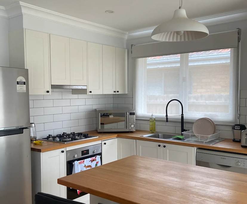 Furnished room in a flatshare