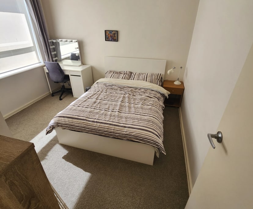 Furnished room in a flatshare