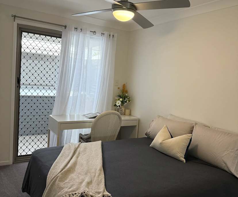 Furnished room in a flatshare