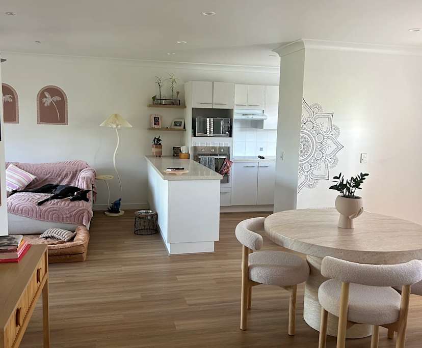 Furnished room in a flatshare