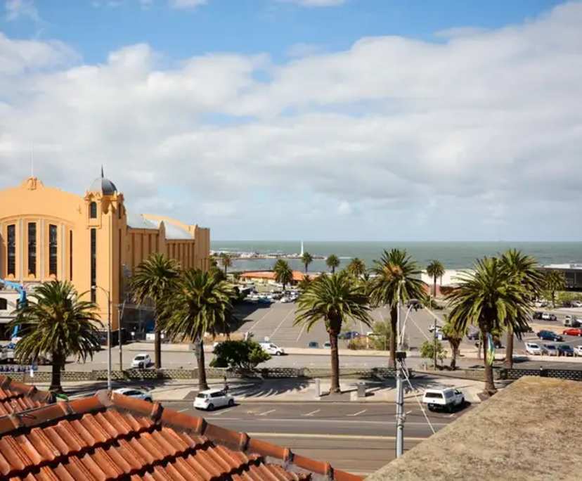 Unfurnished room in a flatshare