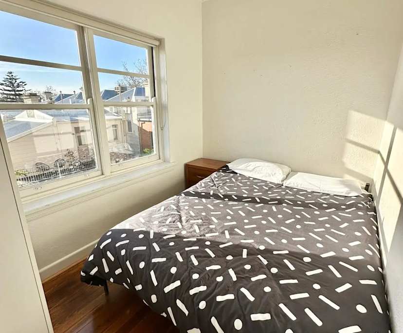 $950, Whole-property, 3 bathrooms, Elwood VIC 3184