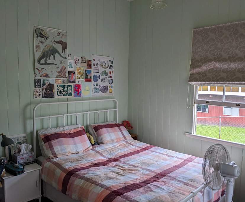 Room in a share house