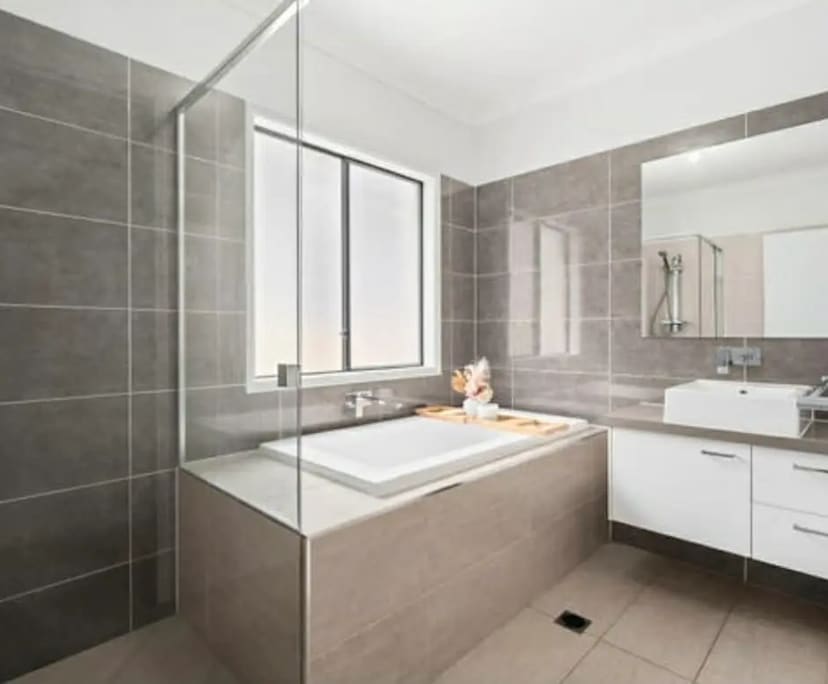 $320, Share-house, 4 bathrooms, Augustine Heights QLD 4300