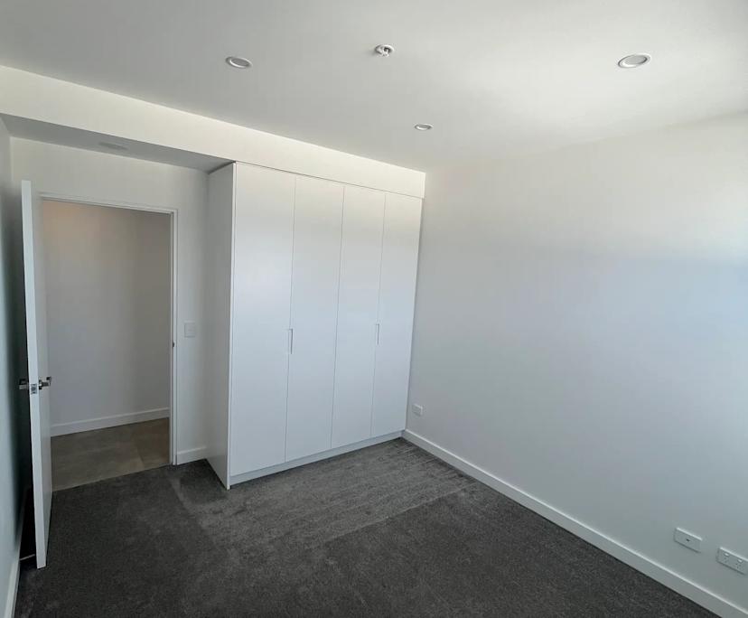 Unfurnished room with own bathroom