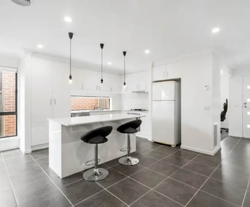 $225-275, Share-house, 3 rooms, Melton South VIC 3338, Melton South VIC 3338