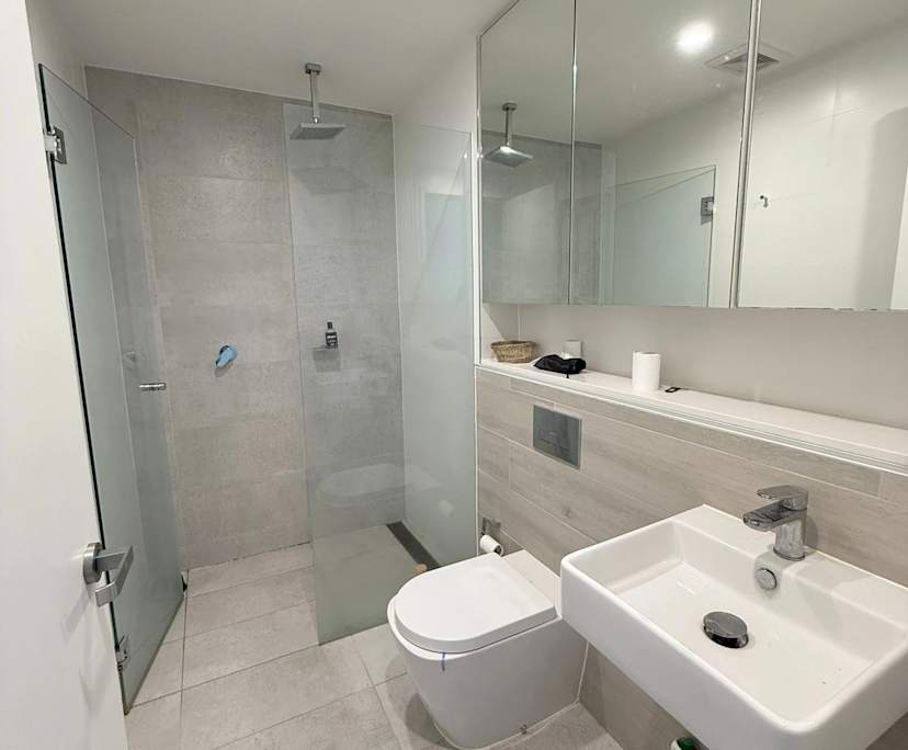 Unfurnished room with ensuite in a flatshare