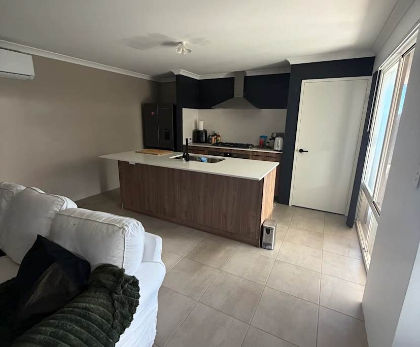 Room in a share house
