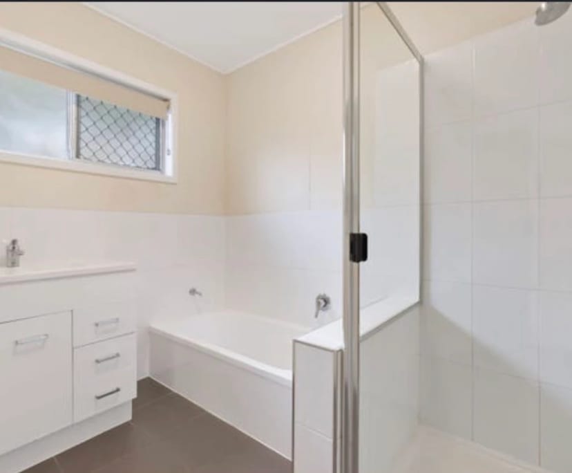 $172, Share-house, 4 bathrooms, Bardon QLD 4065