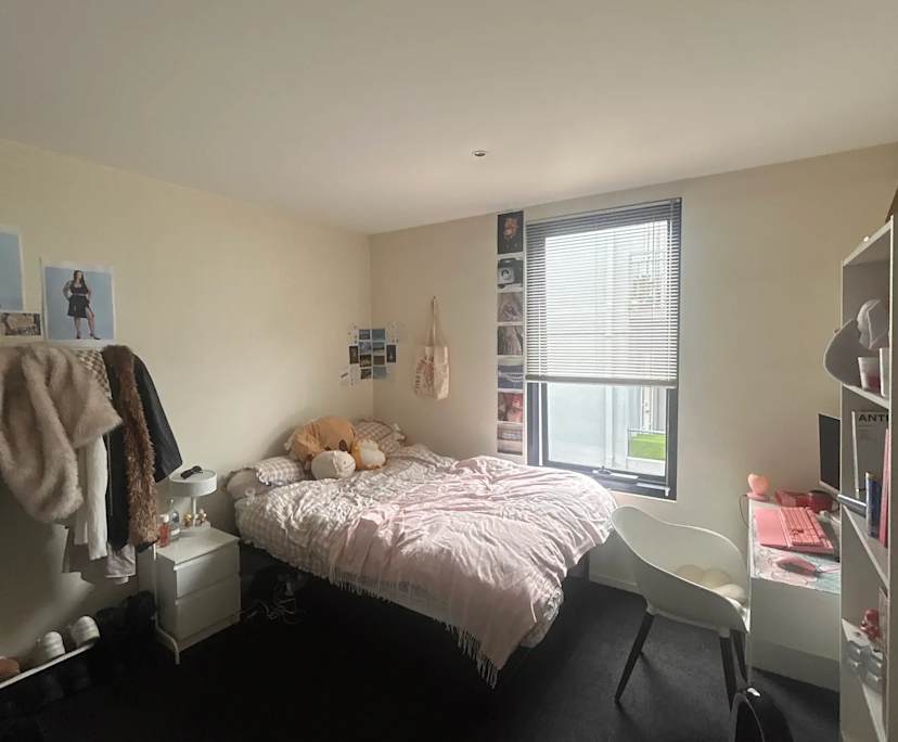 Unfurnished room in a share house