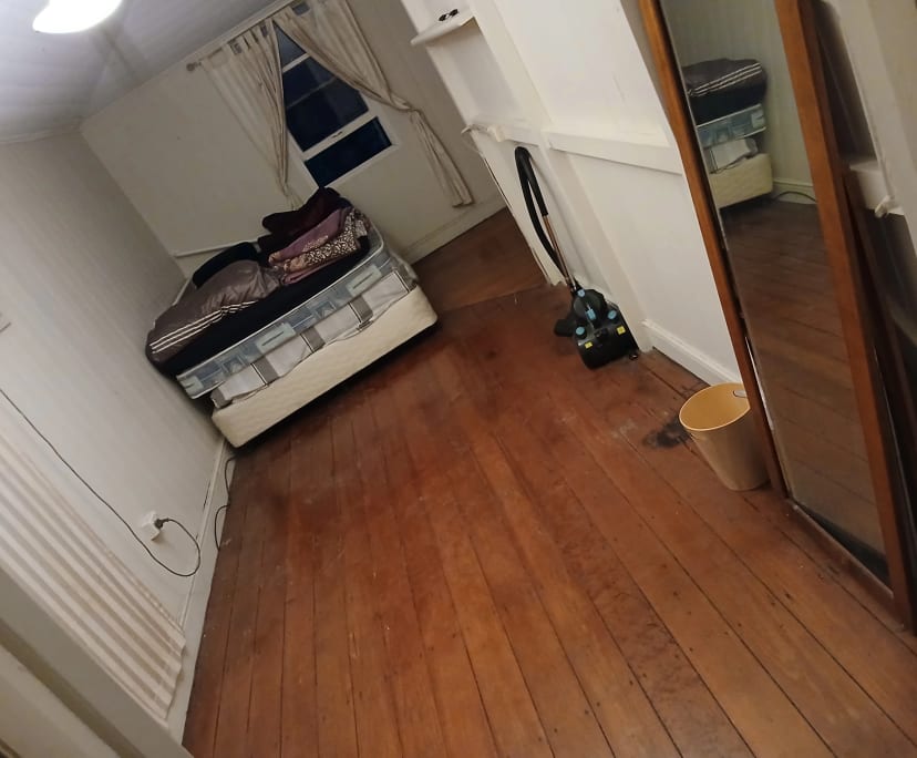 Room in a share house