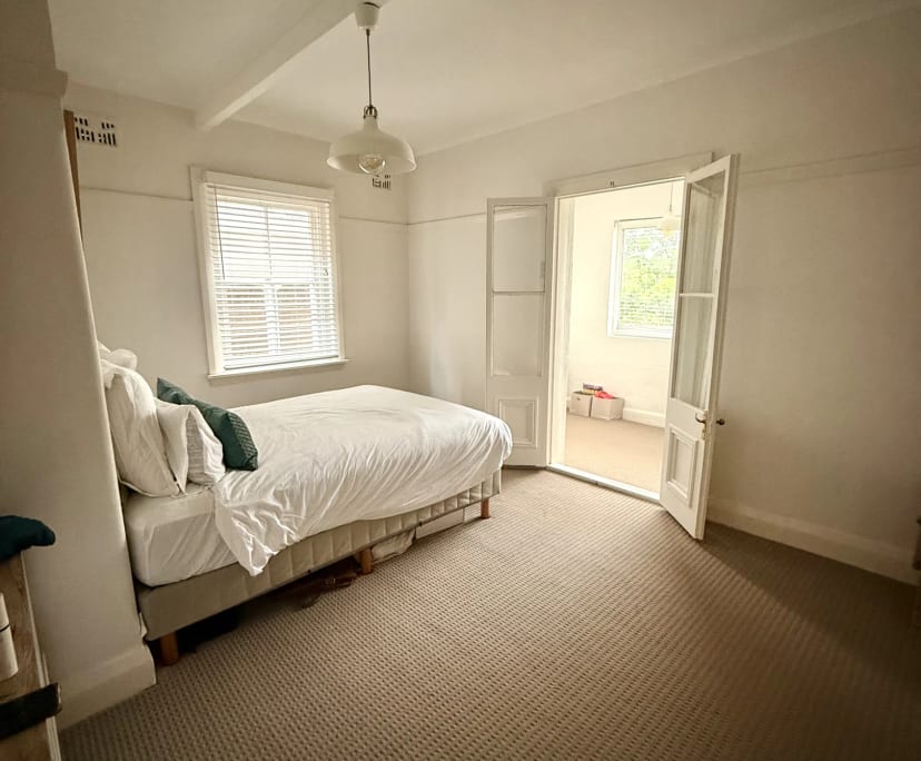 Furnished room in a flatshare