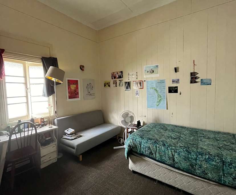 Furnished room in a share house