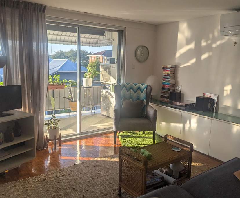 Furnished room in a flatshare