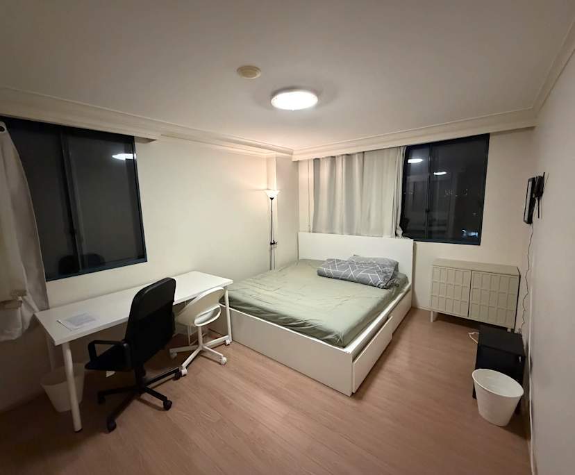 Furnished room with ensuite in a flatshare