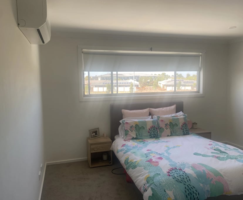 $200, Share-house, 3 bathrooms, Clyde North VIC 3978