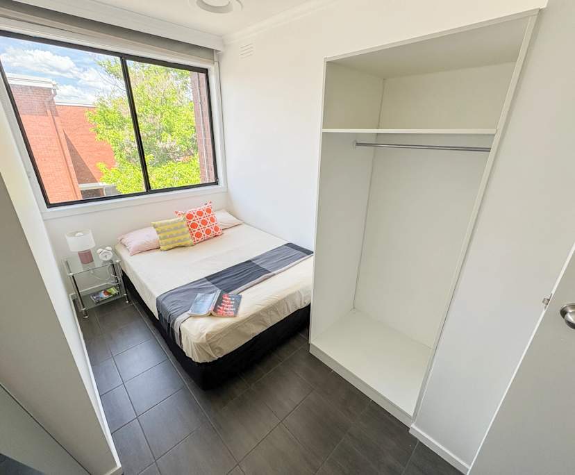 $695, Whole-property, 2 bathrooms, St Kilda East VIC 3183
