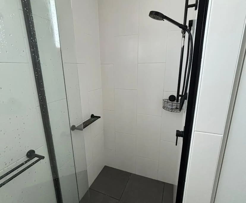 $380, Flatshare, 3 bathrooms, Cannon Hill QLD 4170