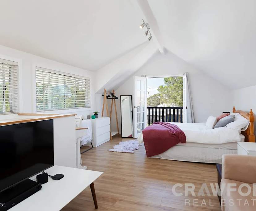 Unfurnished room studio flat for rent