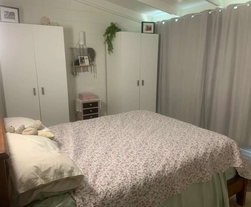 $450, Whole-property, 2 bathrooms, North Ward QLD 4810