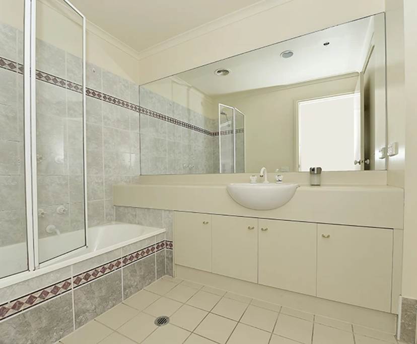 $1,395, Whole-property, 3 bathrooms, Melbourne VIC 3000
