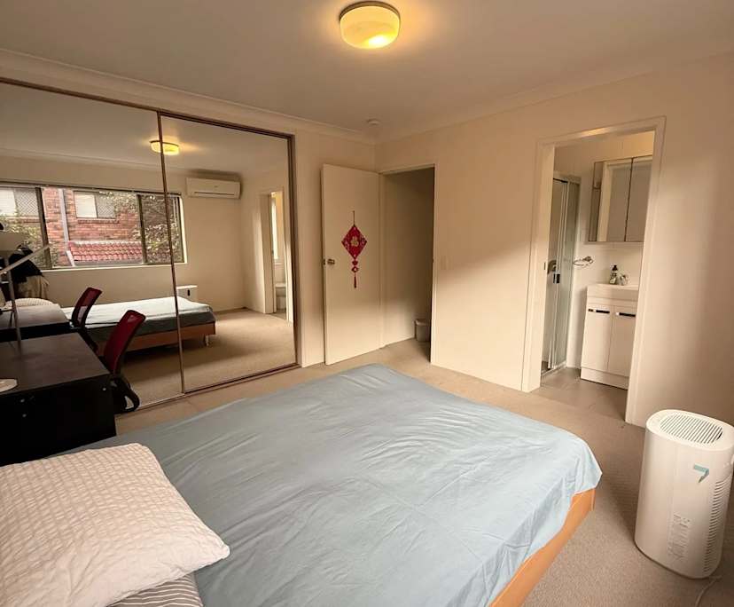 Furnished room with ensuite in a flatshare