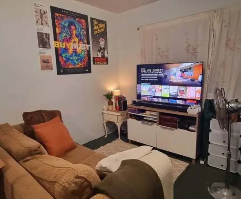 Furnished room in a flatshare