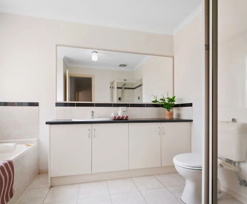 $220, Share-house, 3 bathrooms, Dandenong VIC 3175