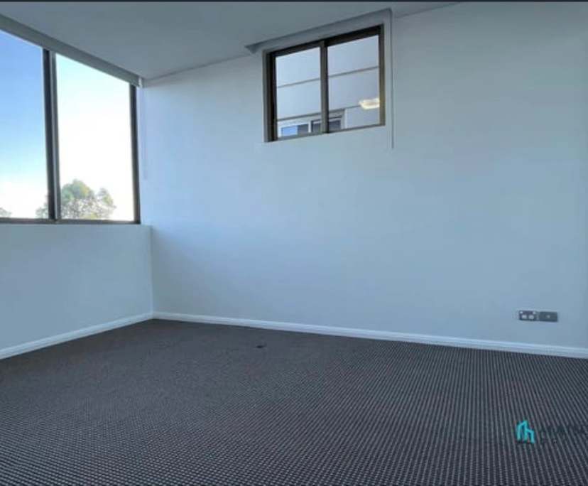 Unfurnished room with own bathroom