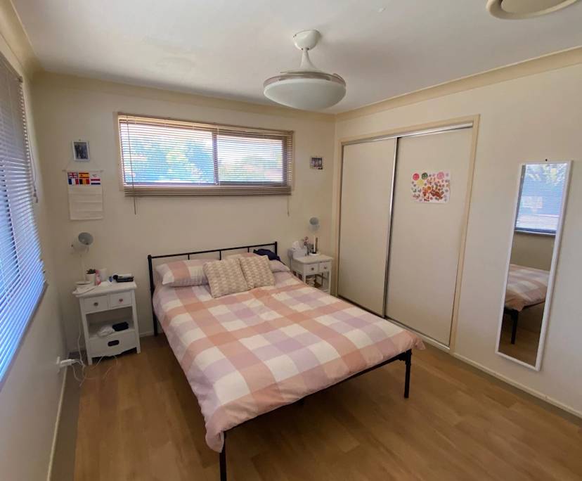 Furnished room in a flatshare