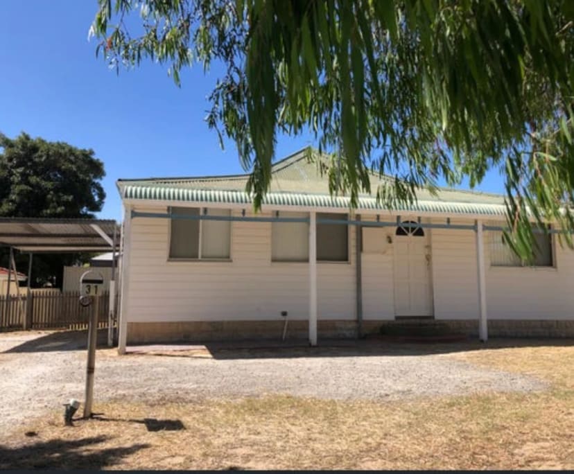 Whole property with 4 rooms for rent