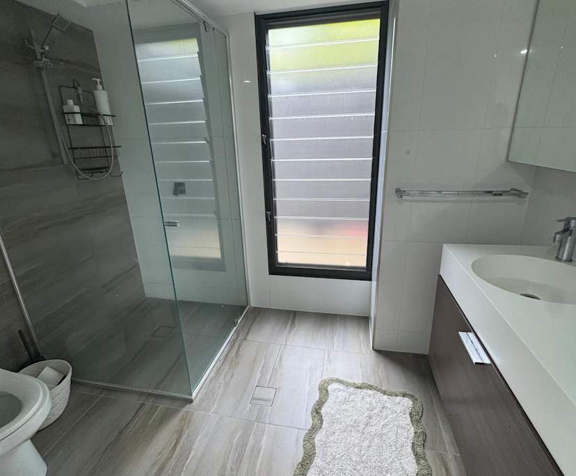 $380, Share-house, 5 bathrooms, Currumbin Waters QLD 4223