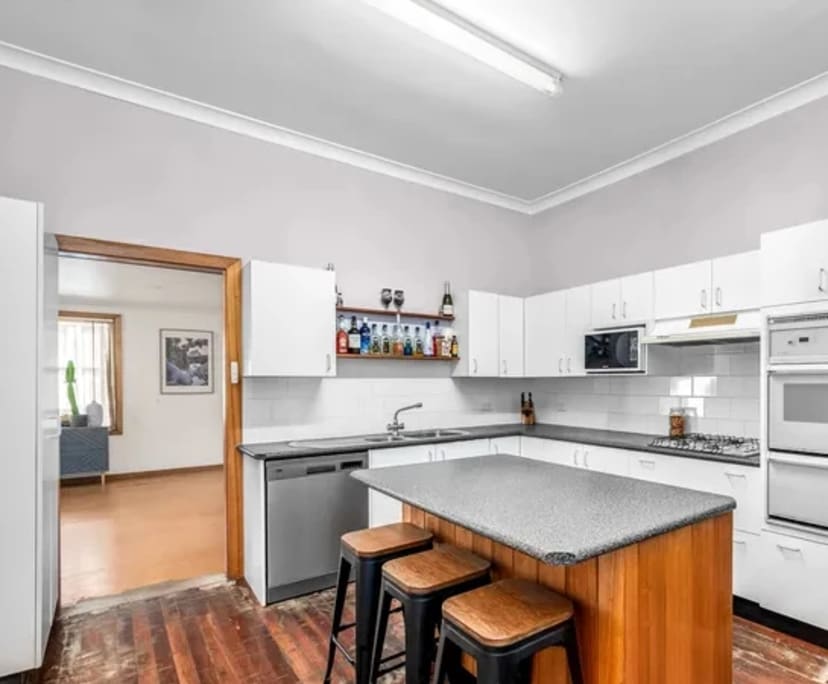 Room in a share house