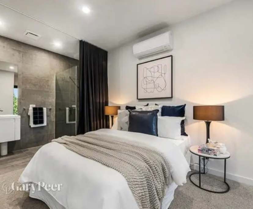 Unfurnished room with ensuite in a flatshare