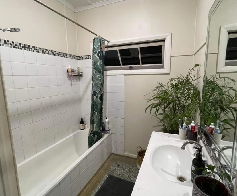 $164, Share-house, 3 bathrooms, Indooroopilly QLD 4068