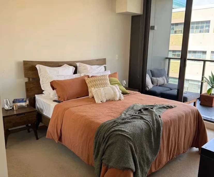 Furnished room with ensuite in a flatshare