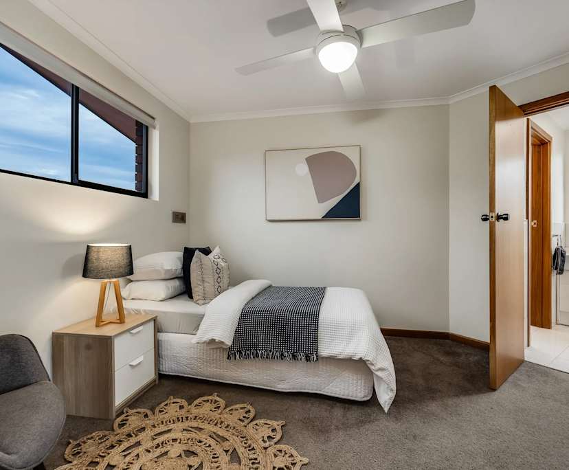 Room in a share house