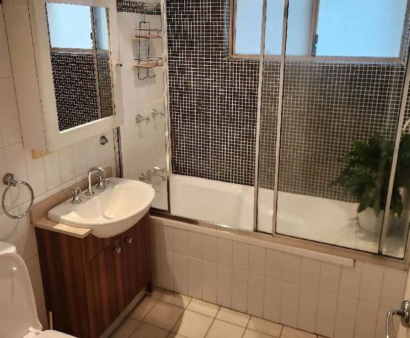 Furnished room with own bathroom
