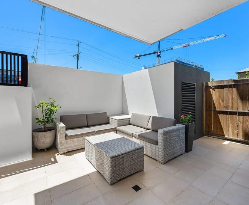 $300, Flatshare, 3 bathrooms, Stones Corner QLD 4120