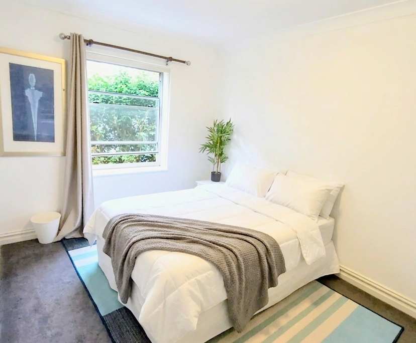 Furnished room in a flatshare
