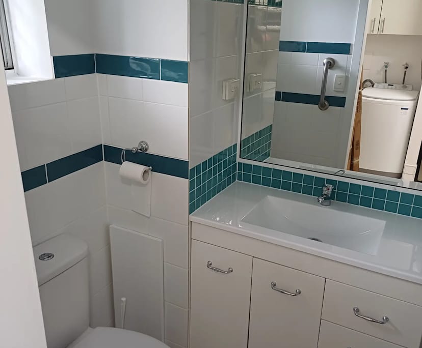 Unfurnished room studio flat for rent