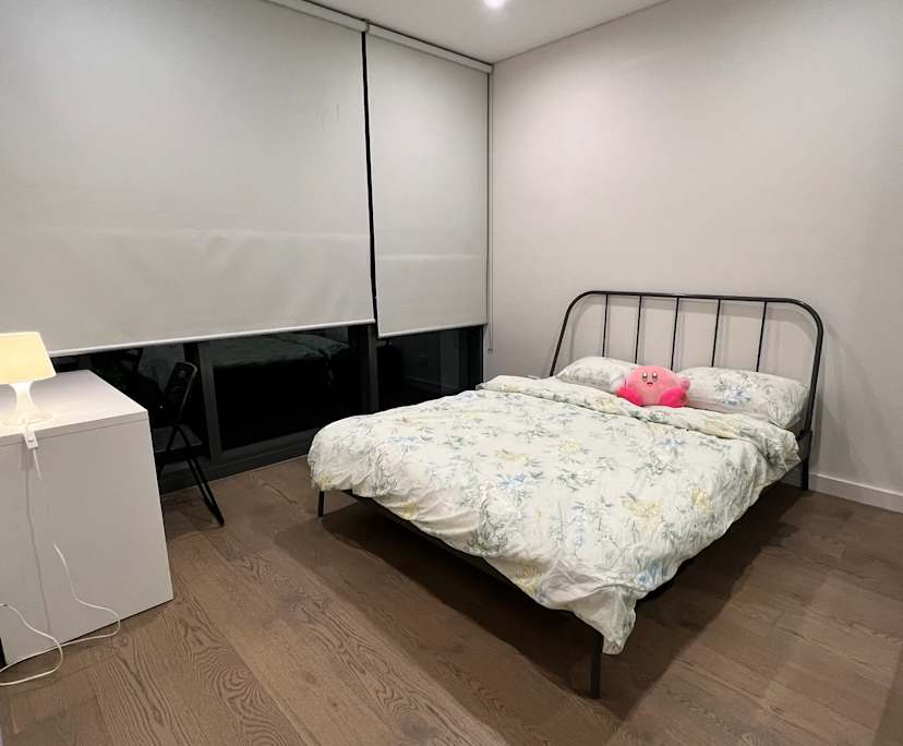 Furnished room with ensuite in a flatshare