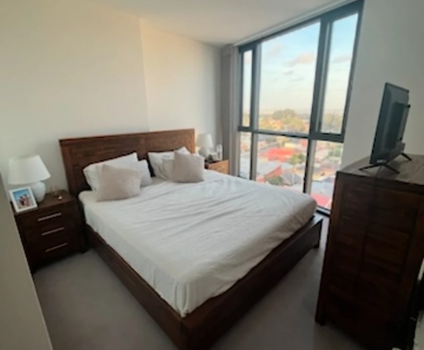 Furnished room with ensuite in a flatshare