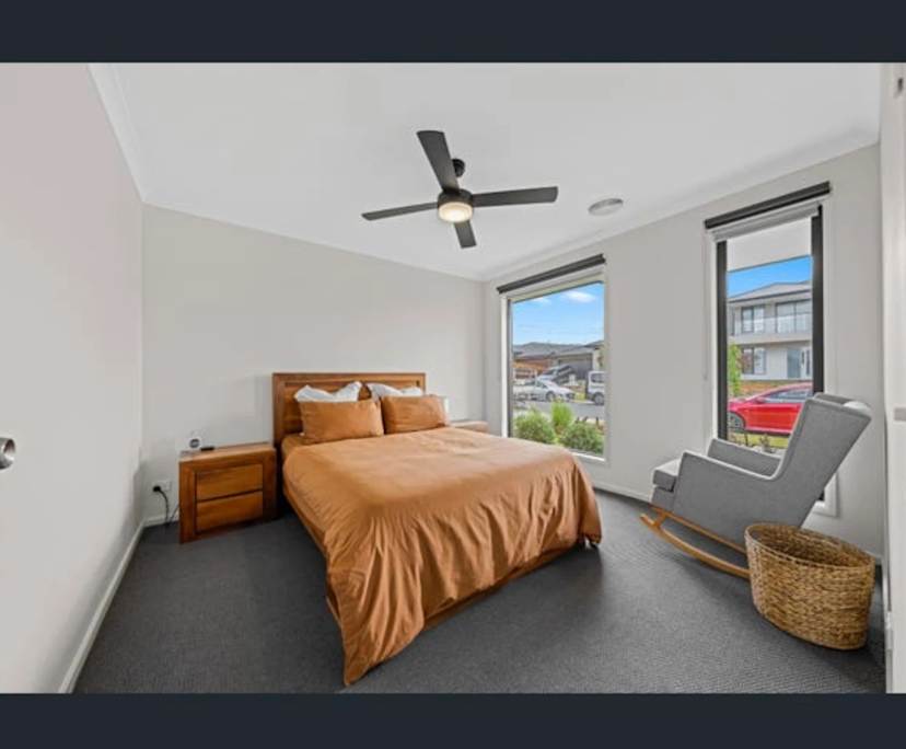 $320, Share-house, 4 bathrooms, Clyde North VIC 3978