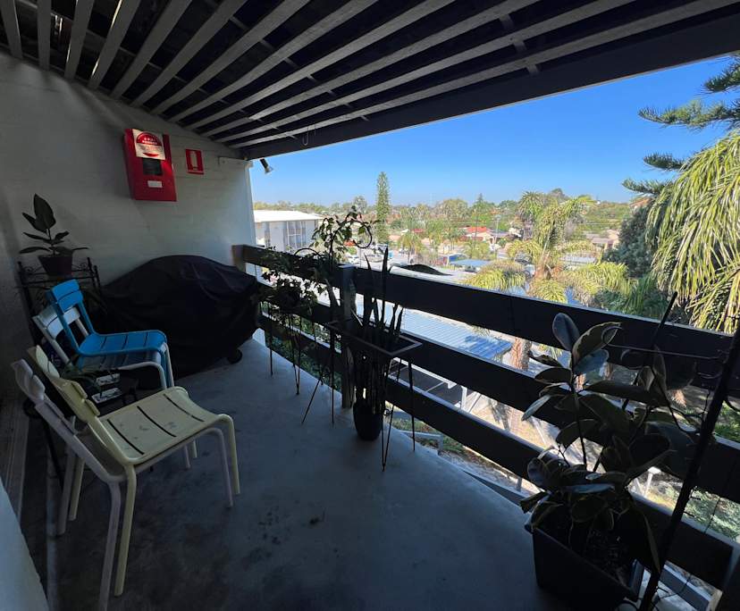 Furnished room in a flatshare