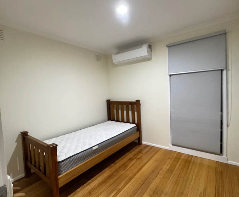 Room in a share house