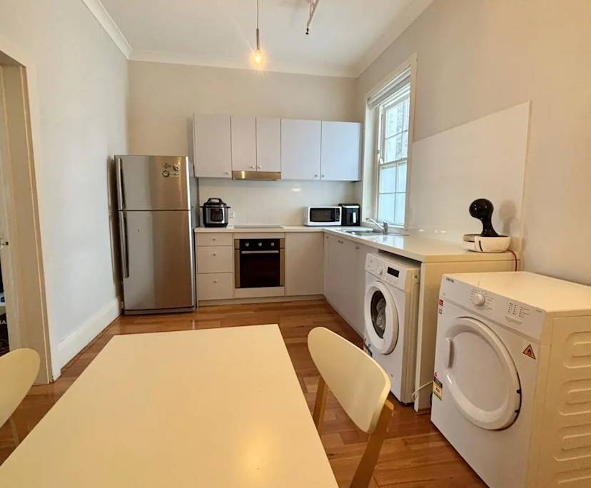 Furnished room in a flatshare