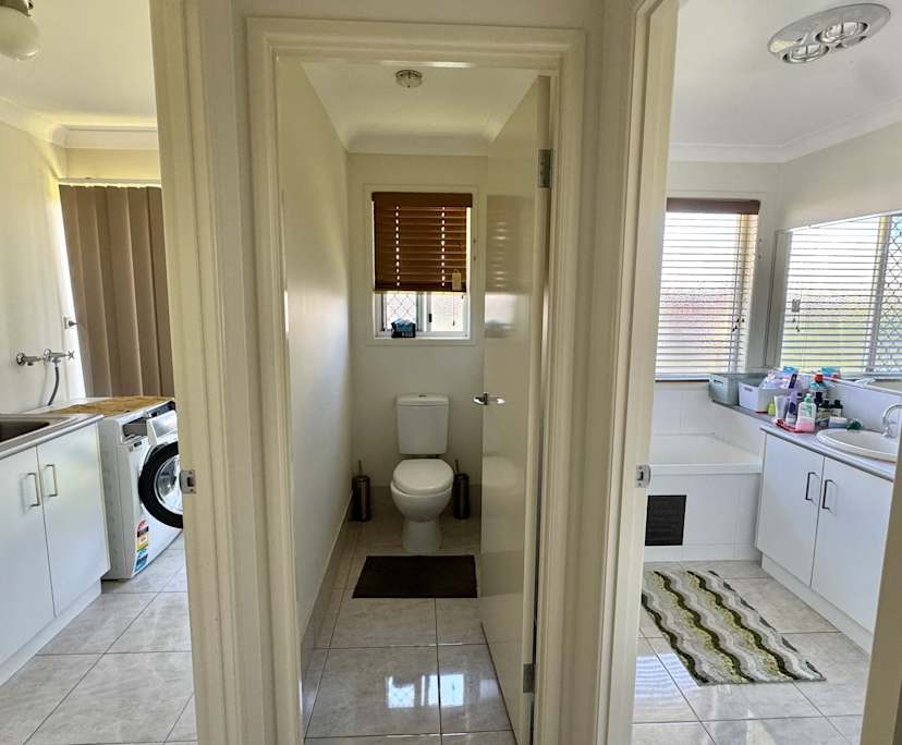 $300, Share-house, 3 bathrooms, Kearneys Spring QLD 4350