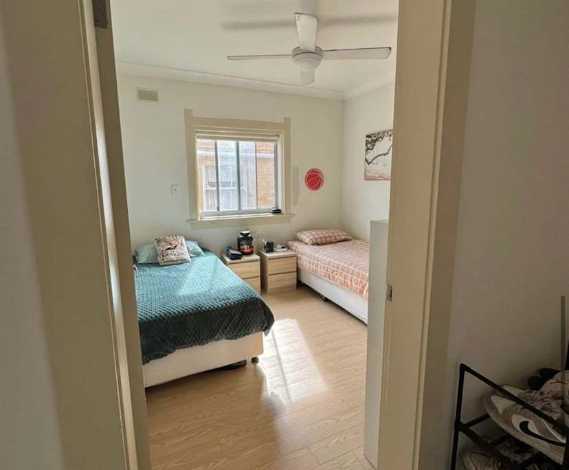Furnished room in a flatshare