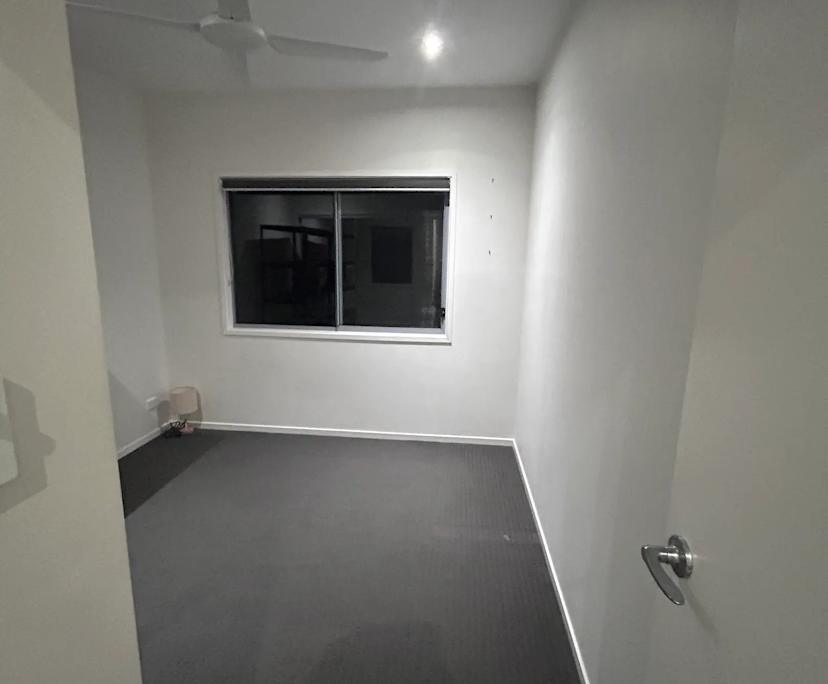 $350, Share-house, 3 bathrooms, Mountain Creek QLD 4557